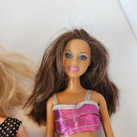 Lot Of Barbies Barbie Doll Clothes Shoes Blonde Brunette - Picture 2 of 8